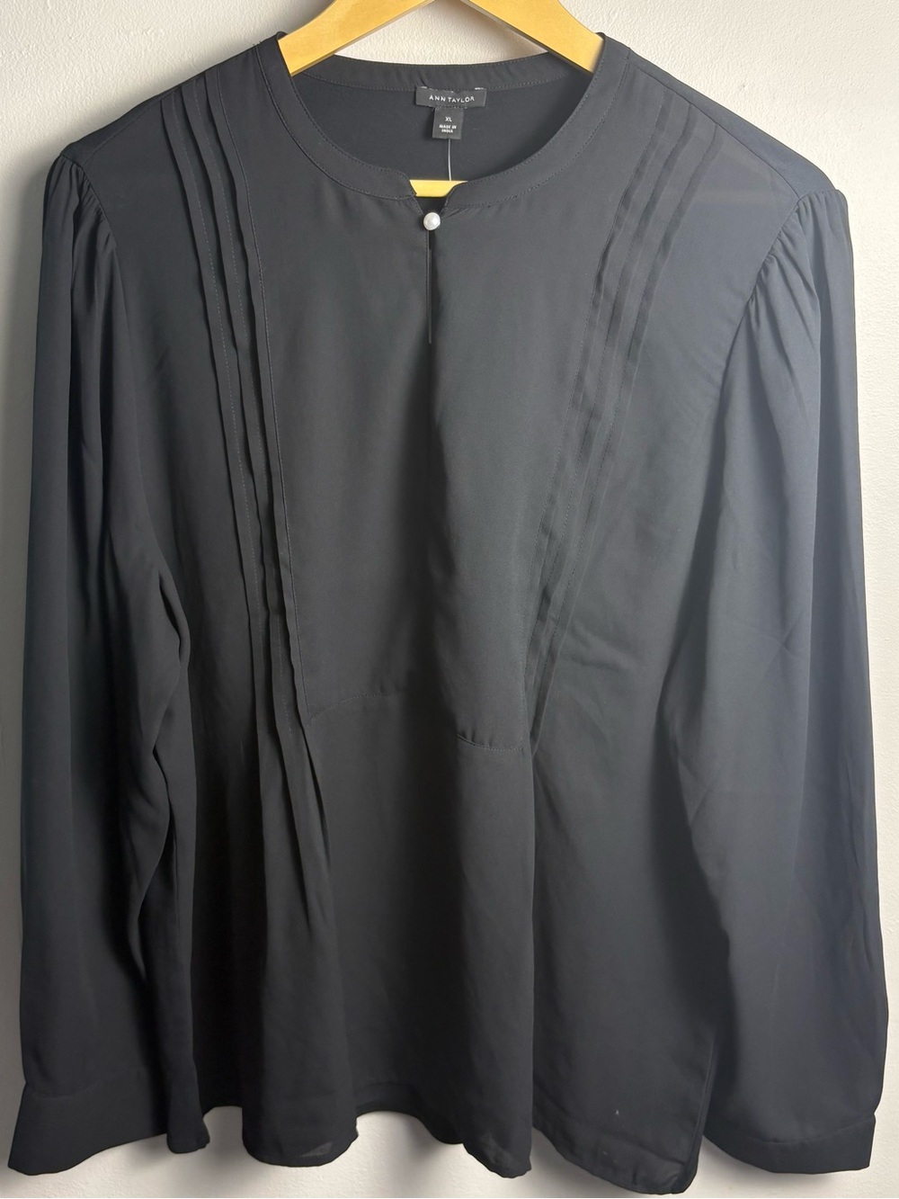 Ann Taylor NWT Black Long-Sleeve Pintuck Blouse with Pearl Button Accents XL